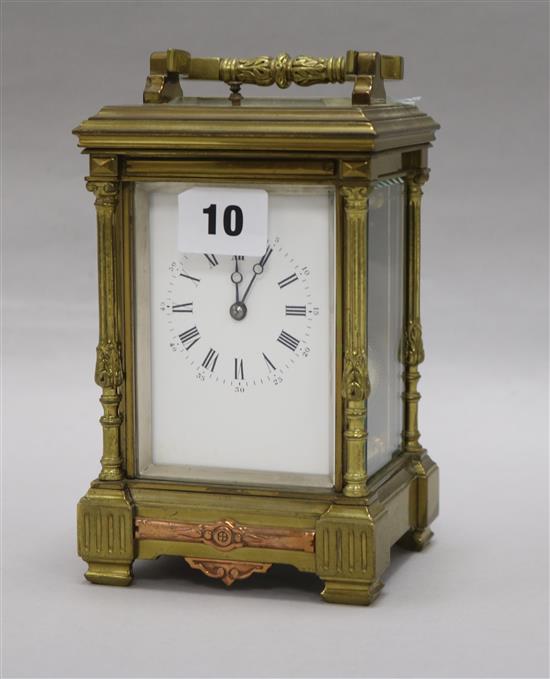 A carriage clock H.16cm x W.11cm